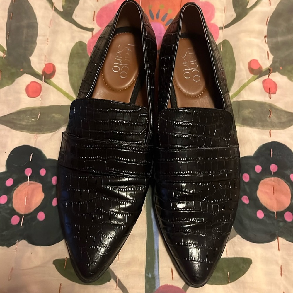 Black pointed toe flats